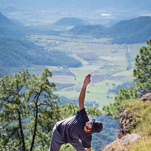 Introducción al Bienestar - Javier Alonso Hernandez - Profesor de Yoga - Demostración
